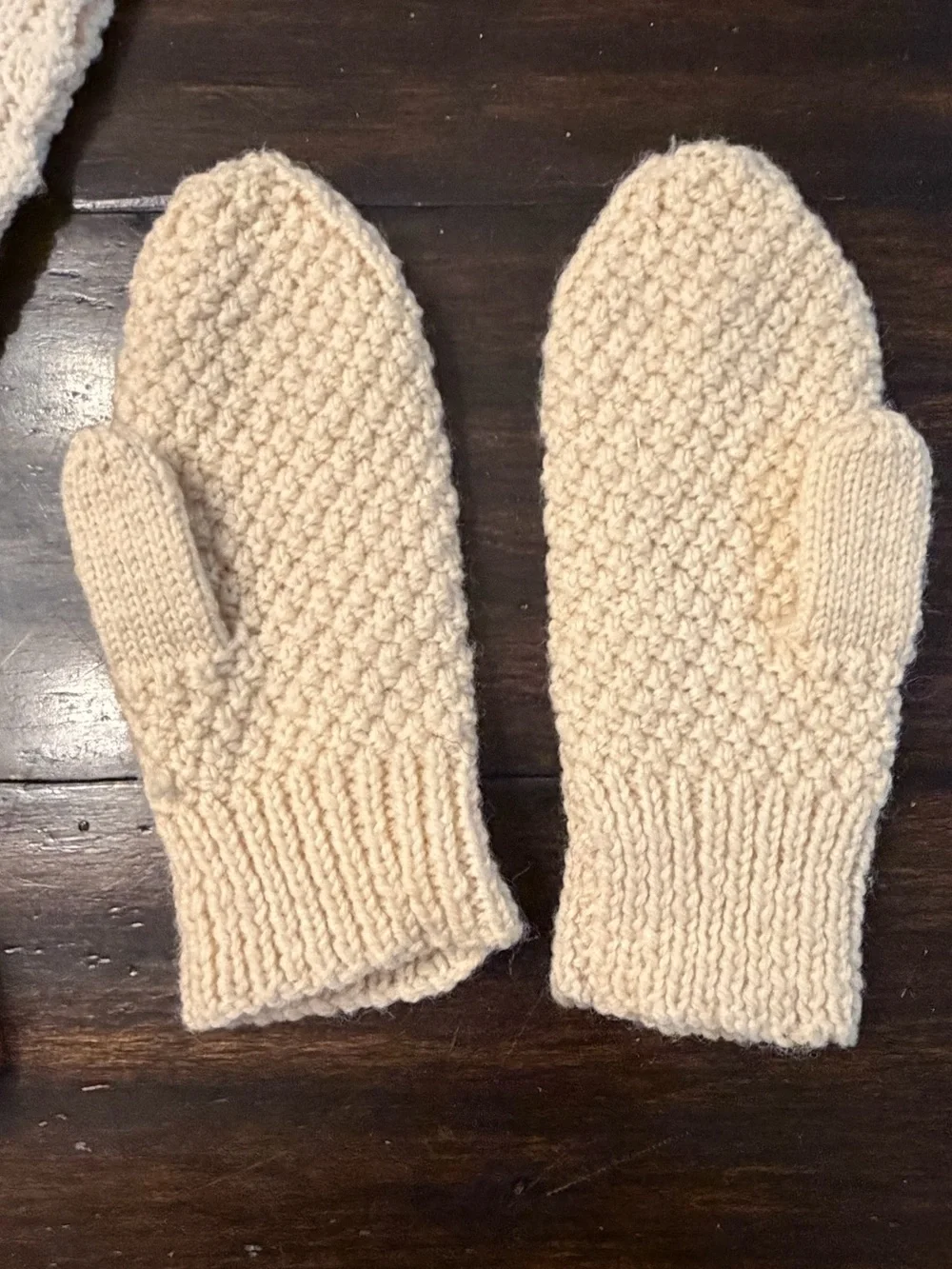 NWT ✨ Merino wool  Cream Cable Knit Women's scarf and mitten set unisex